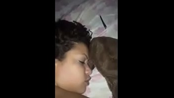 novinha gozando muito no pau